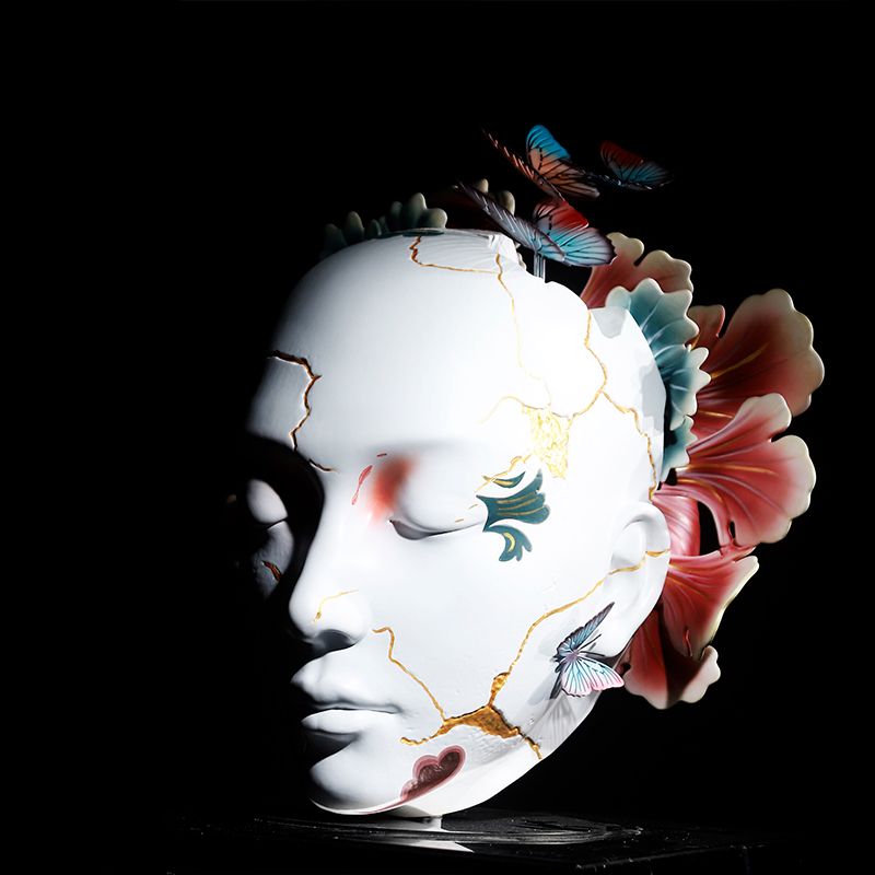 She (ornament) (2)